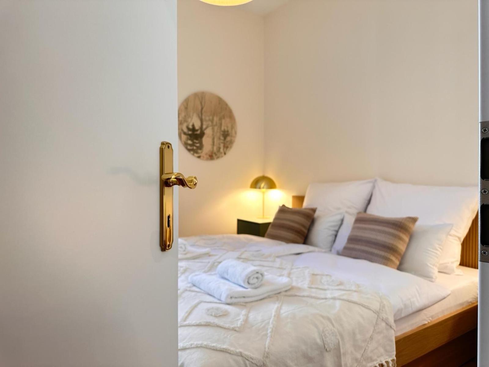 Grosszuegig Und Super Zentral Apartment Regensburg Exterior photo